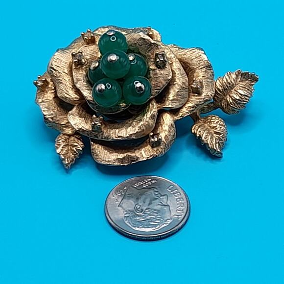 Vintage Gold Tone Rose Brooch, Green Lucite Beads Center, 2 Inches, Mid-Century - Picture 8 of 11